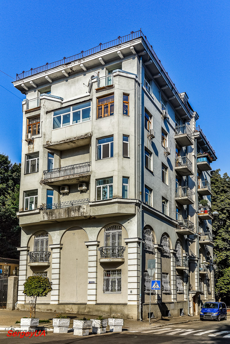 Киев, Улица Заньковецкой, 5 / Улица Станиславского, 2