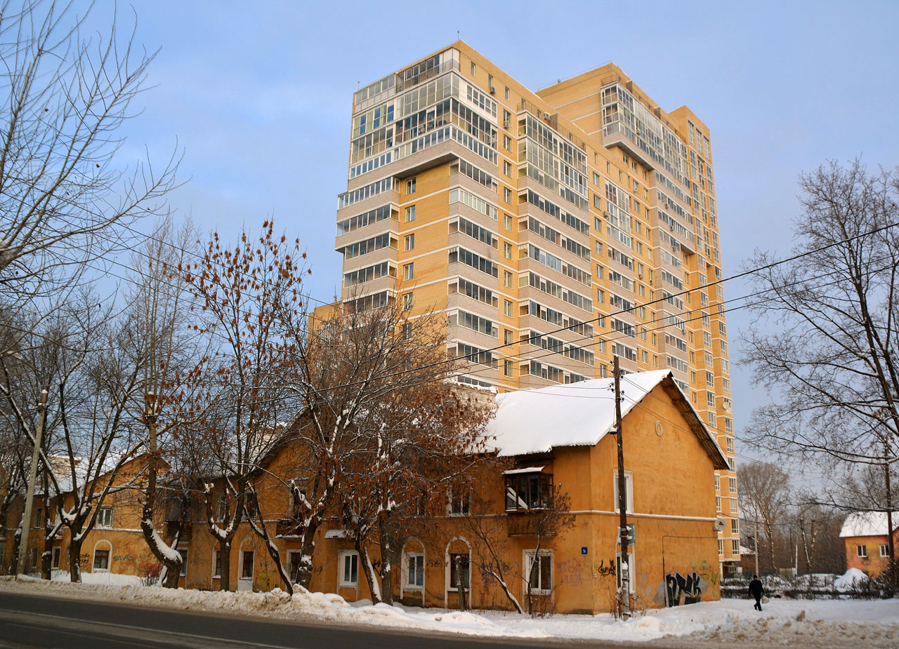 Perm, Улица Энгельса, 9; Улица Барамзиной, 54