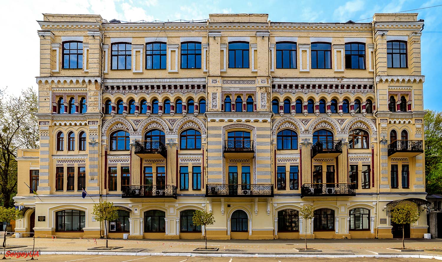 Киев, Площадь Ивана Франко, 5