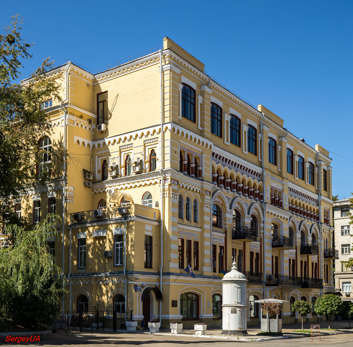 Киев, Площадь Ивана Франко, 5
