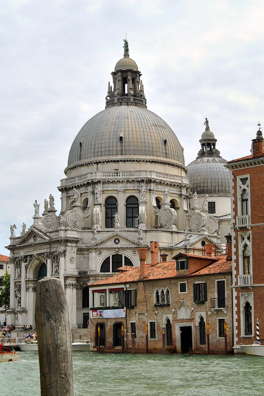 Венеция, Fondamenta de la Salute, 1; Calle de l'Abazia, 172