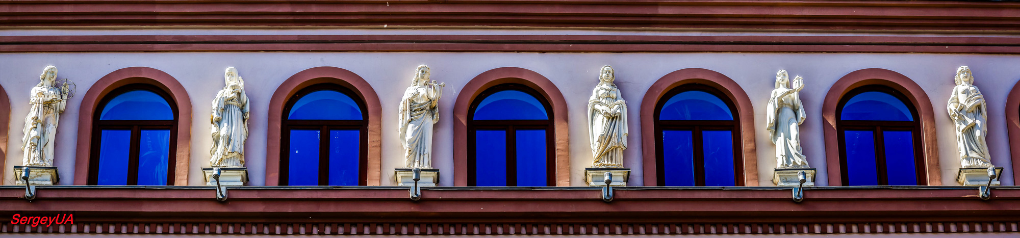 Kyiv, Большая Васильковская улица, 15 / Рогнединская улица, 2