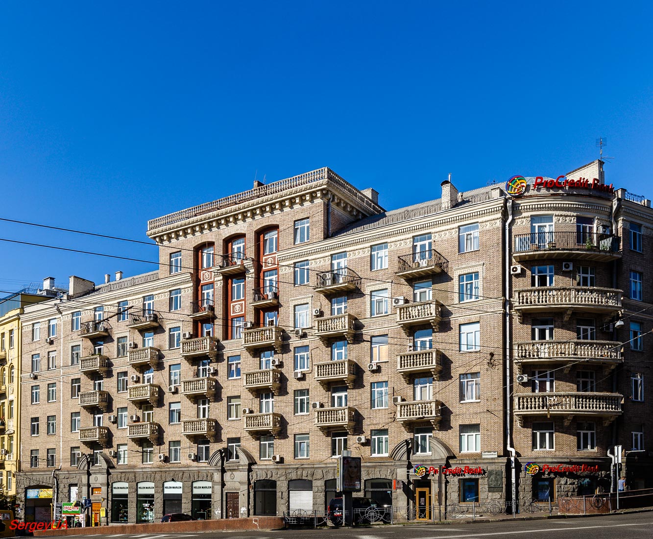 Киев, Большая Васильковская улица, 24 / Улица Льва Толстого, 1