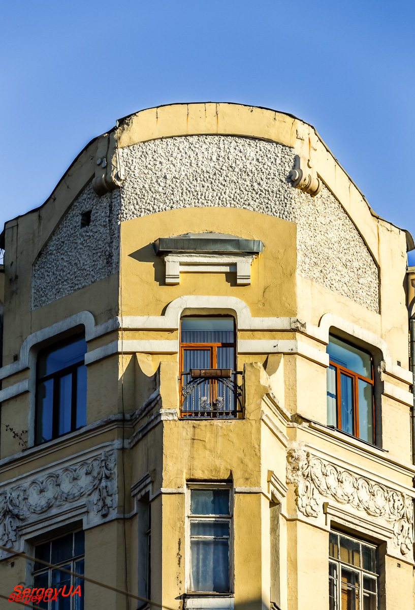 Киев, Большая Васильковская улица, 43 / Улица Саксаганского, 16