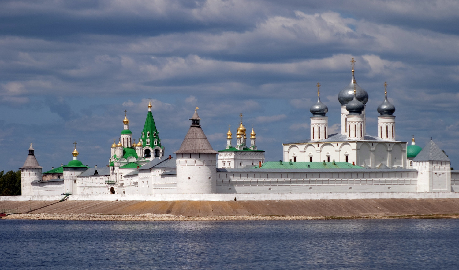 Лысковский район, прочие н.п., пос. Макарьево, улица Набережная, 1 (западная башня); пос. Макарьево, улица Набережная, 1 (юго-западная башня); пос. Макарьево, улица Набережная, 1 (Святые ворота); пос. Макарьево, улица Набережная, 1 (южный корпус); пос. Макарьево, улица Набережная, 1 (южная башня); пос. Макарьево, улица Набережная, 1 (трапезная); пос. Макарьево, улица Набережная, 1 (Троицкий собор); пос. Макарьево, улица Набережная, 1 (юго-восточная башня)
