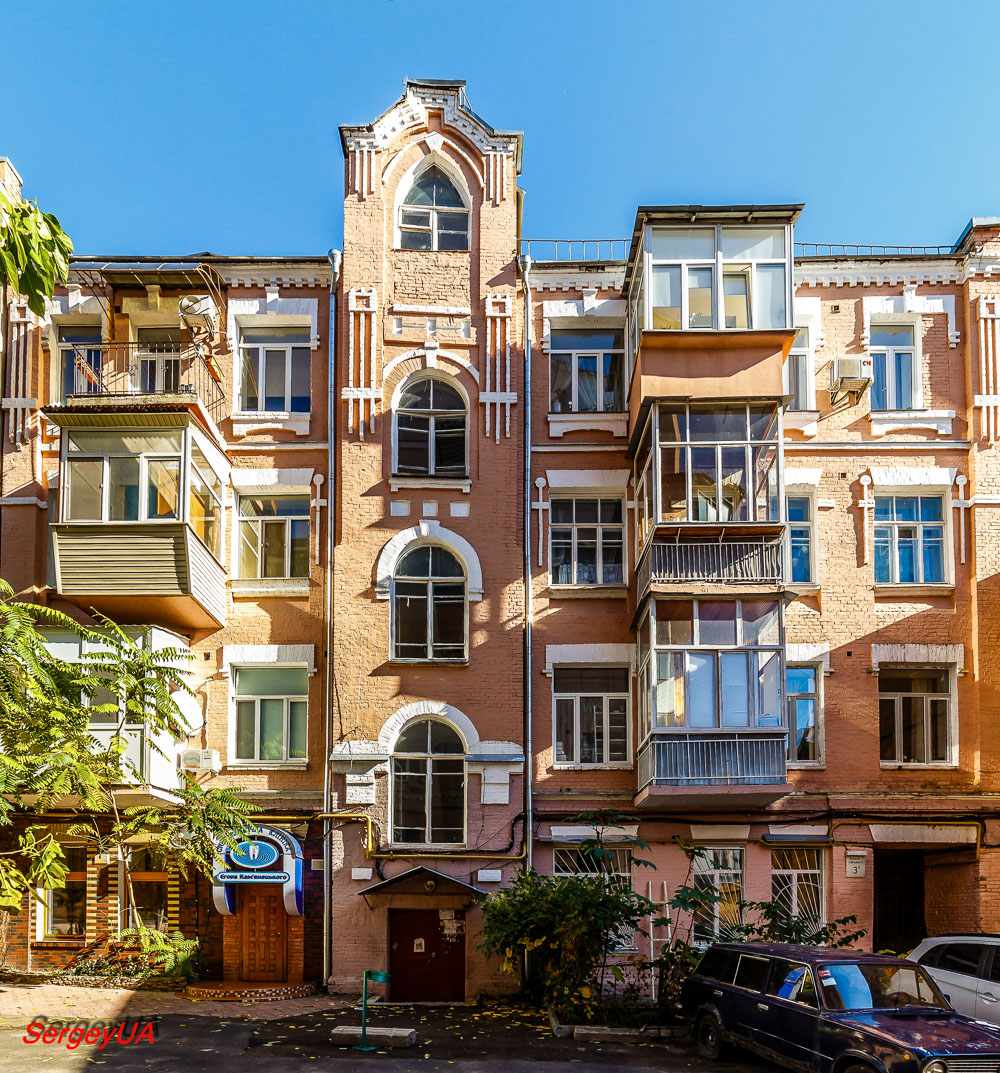 Киев, Улица Антоновича, 3Б