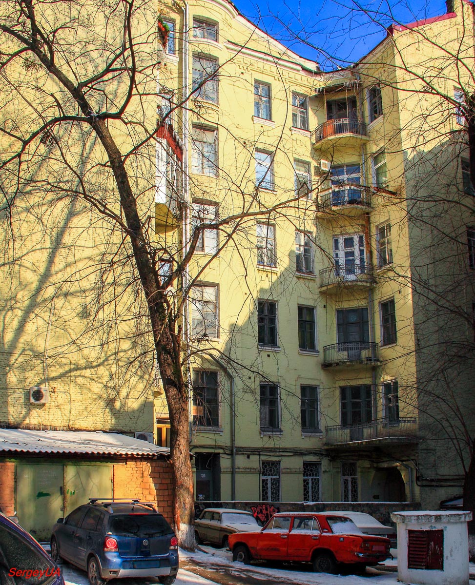 Киев, Улица Антоновича, 10А