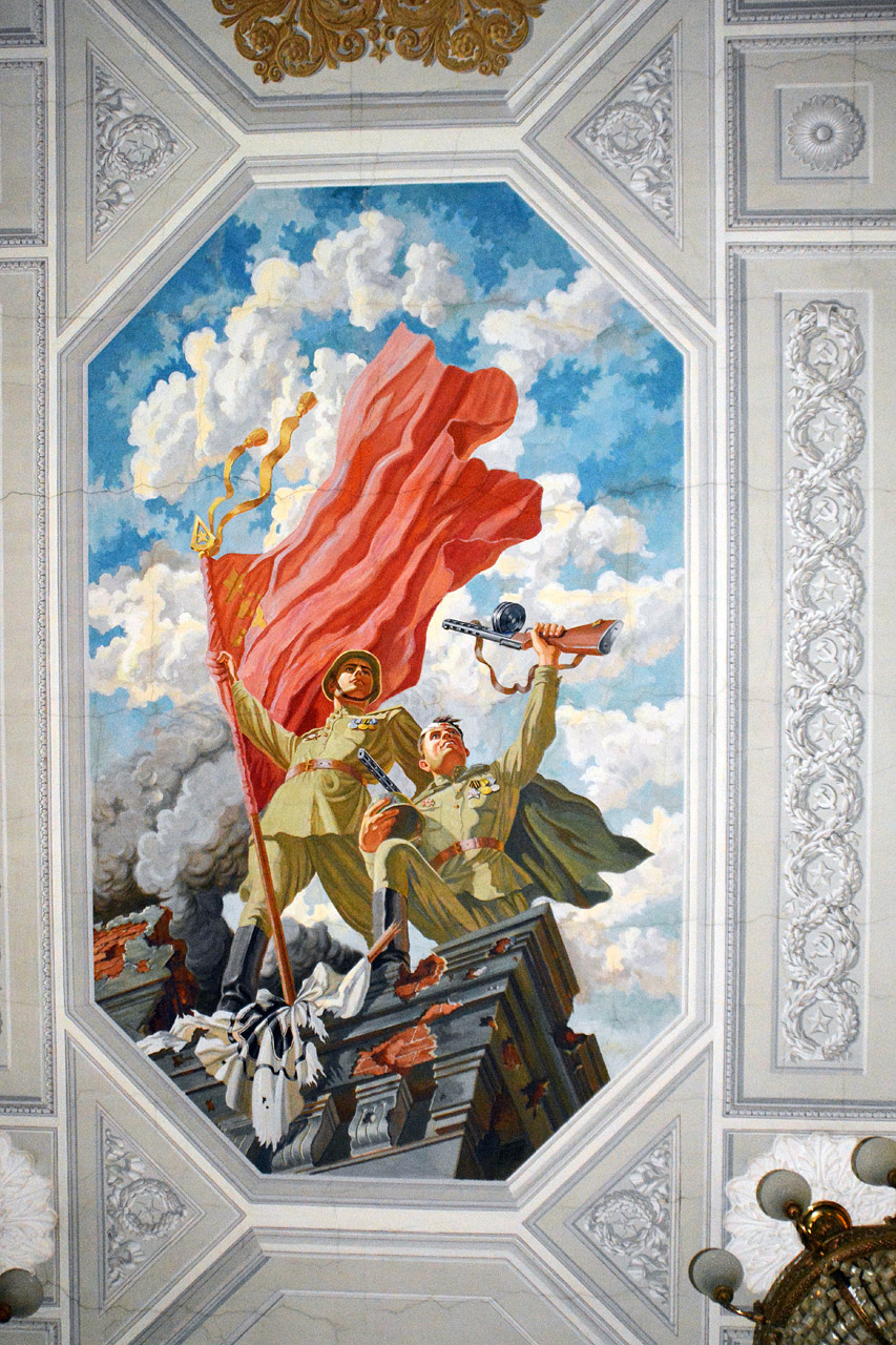 Пермь, Комсомольский проспект, 79. Монументальное искусство (мозаики, росписи, барельефы, сграфито)