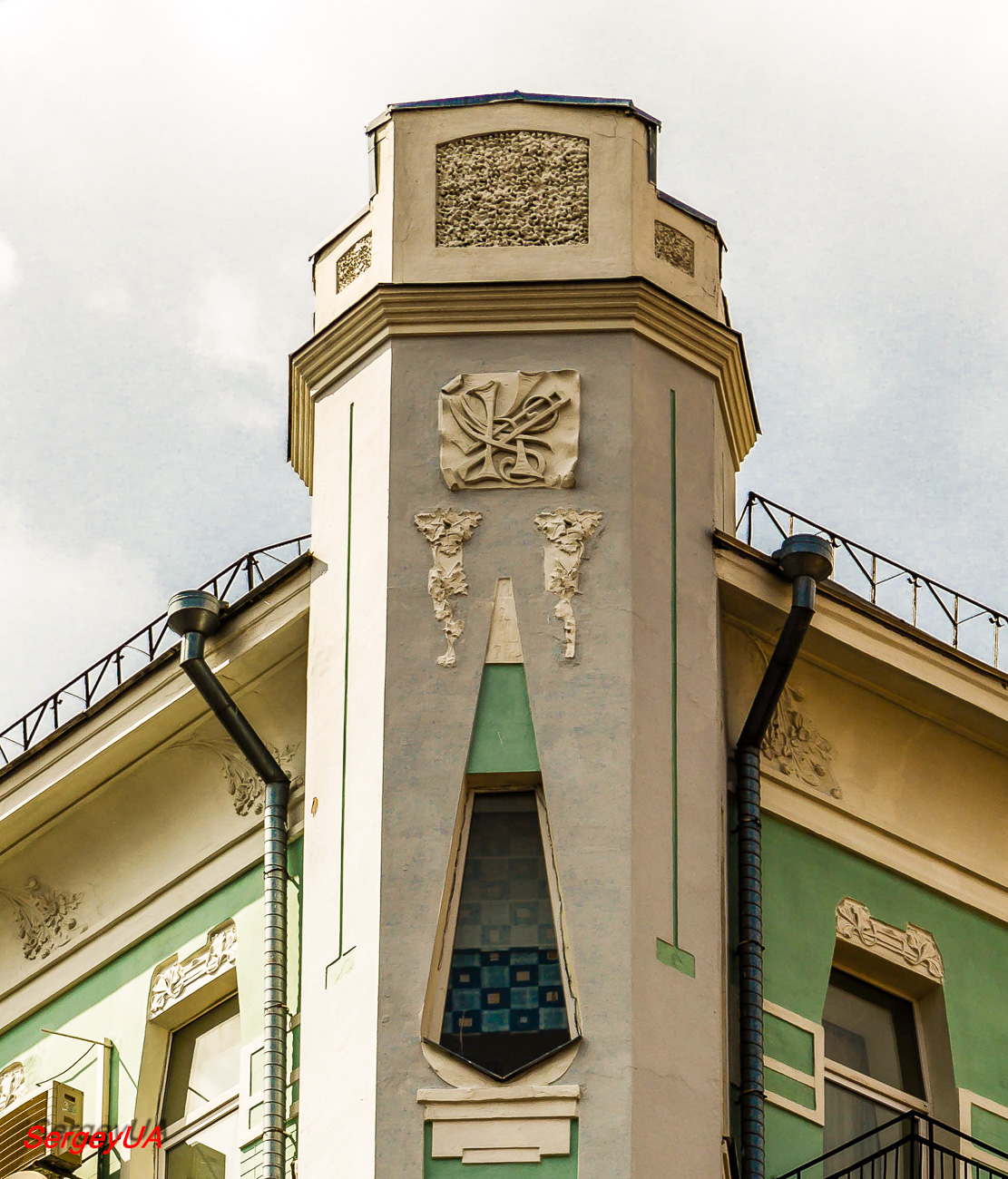 Киев, Улица Антоновича, 26 / Улица Саксаганского, 26
