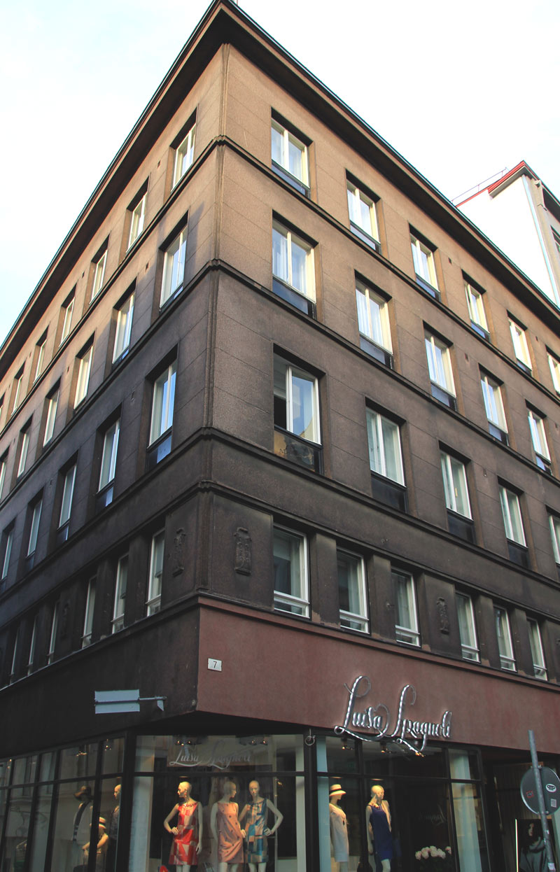 Таллин, Müürivahe, 24 / Väike-Karja, 7