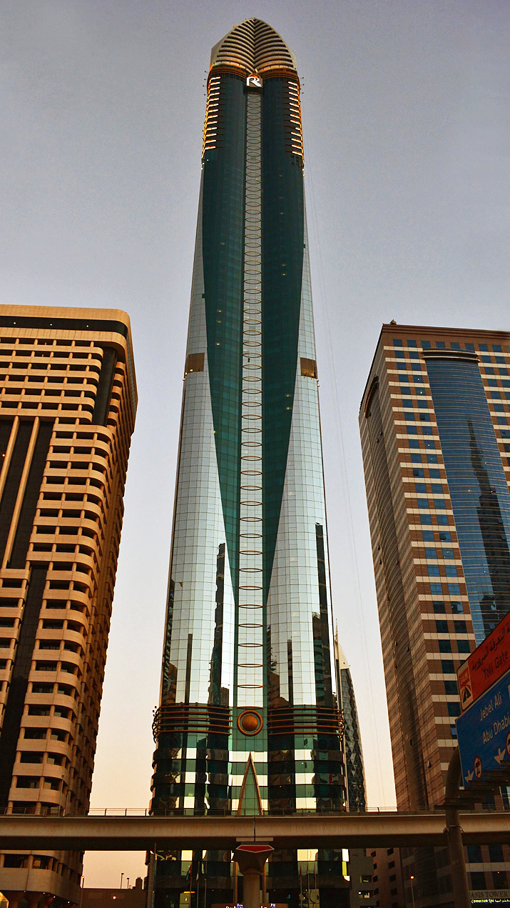 Дубай, Sheikh Zayed Road, 105