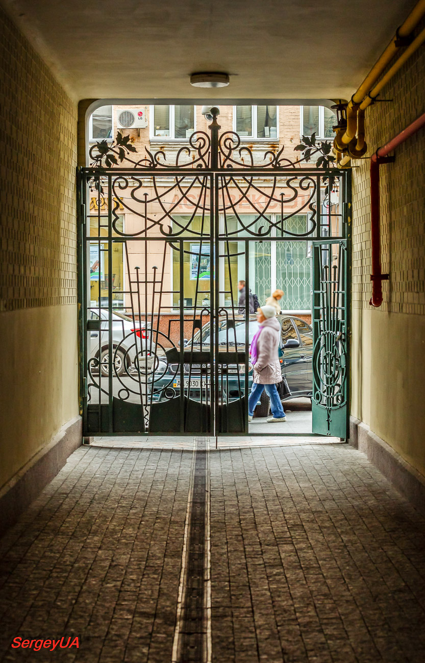 Киев, Улица Ярославов Вал, 14Б
