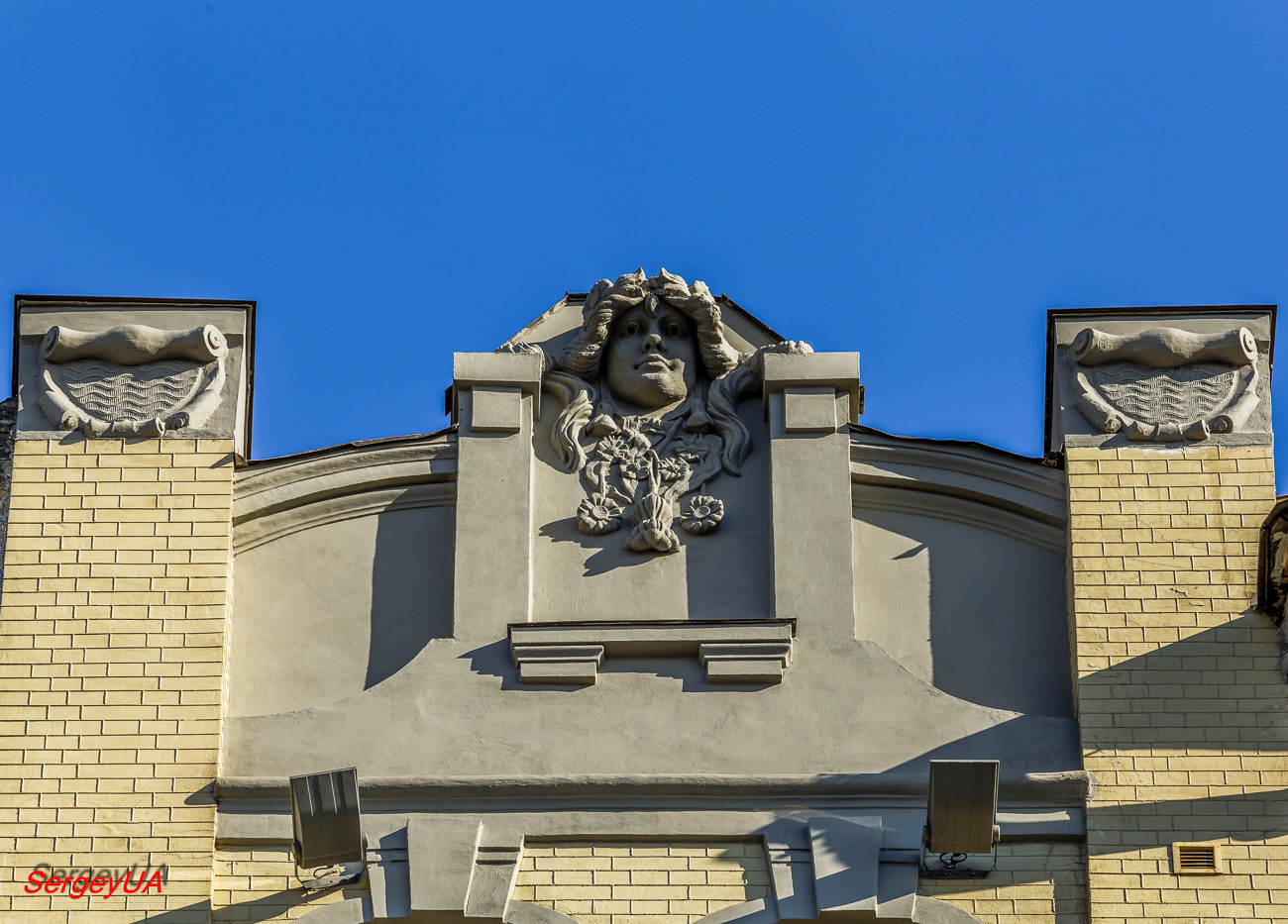 Киев, Улица Ярославов Вал, 14Б