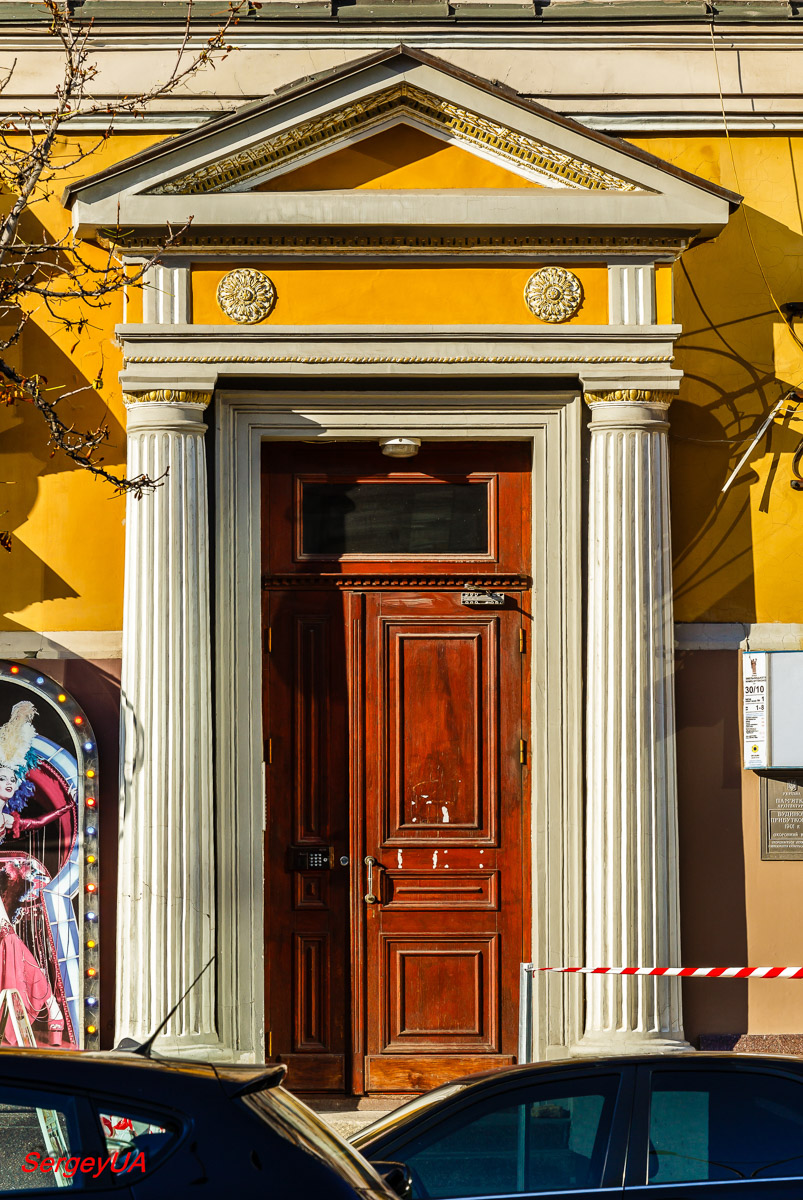 Киев, Улица Богдана Хмельницкого, 30 / Улица Лысенко, 10