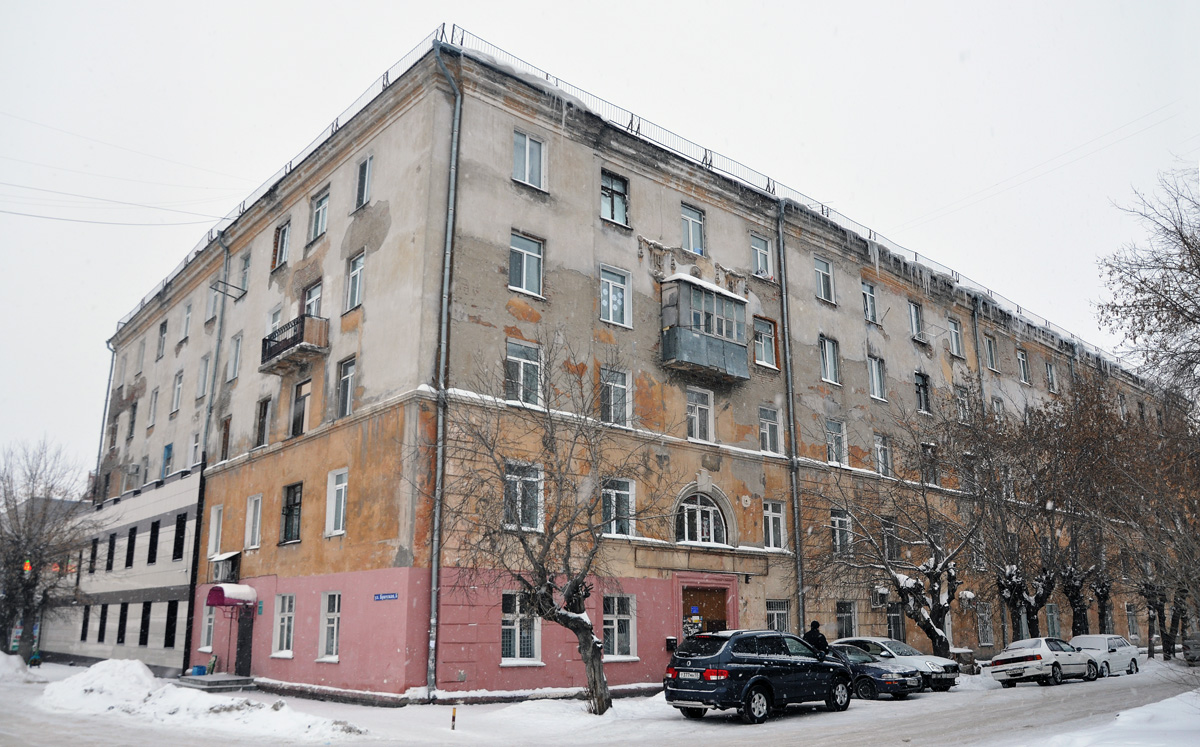 Омск, Ангарская улица, 16 / Братская улица, 5