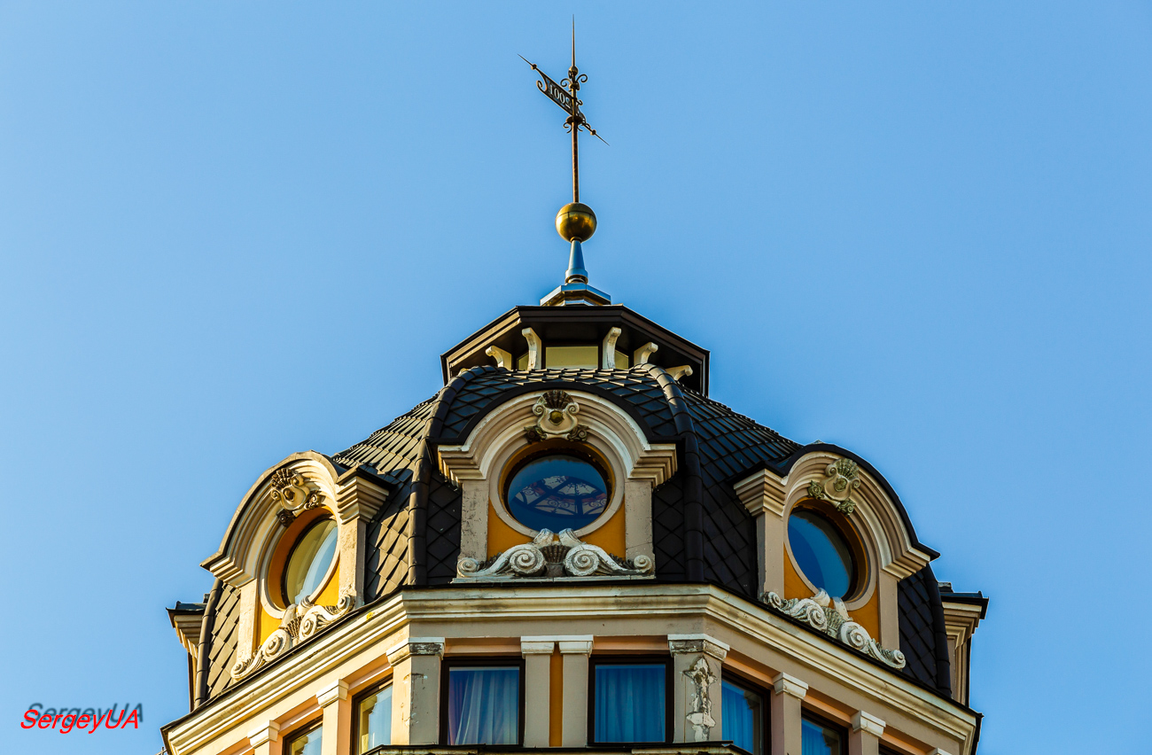 Киев, Улица Богдана Хмельницкого, 30 / Улица Лысенко, 10