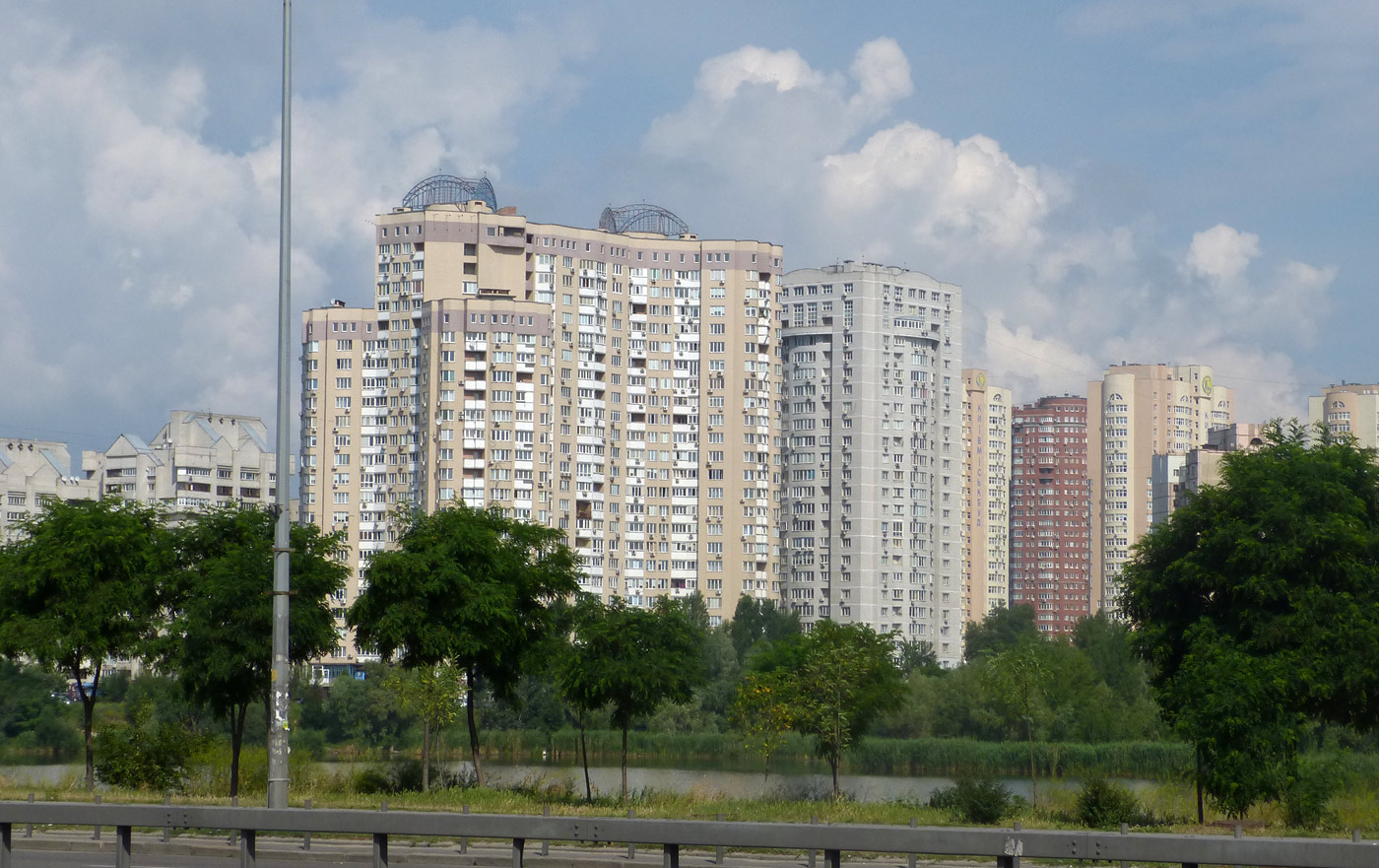 Kyiv, Улица Михаила Драгоманова, 31Б; Улица Михаила Драгоманова, 31В