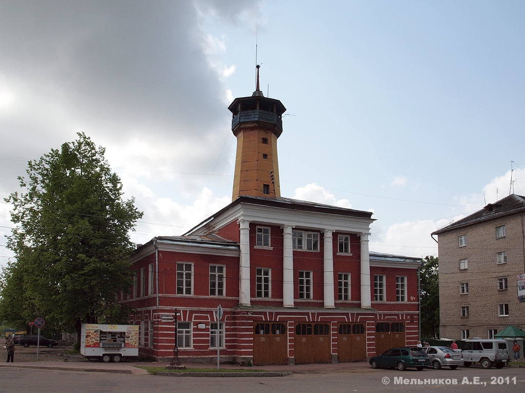 Углич, Ярославская улица, 10 / Улица Ольги Берггольц, 12