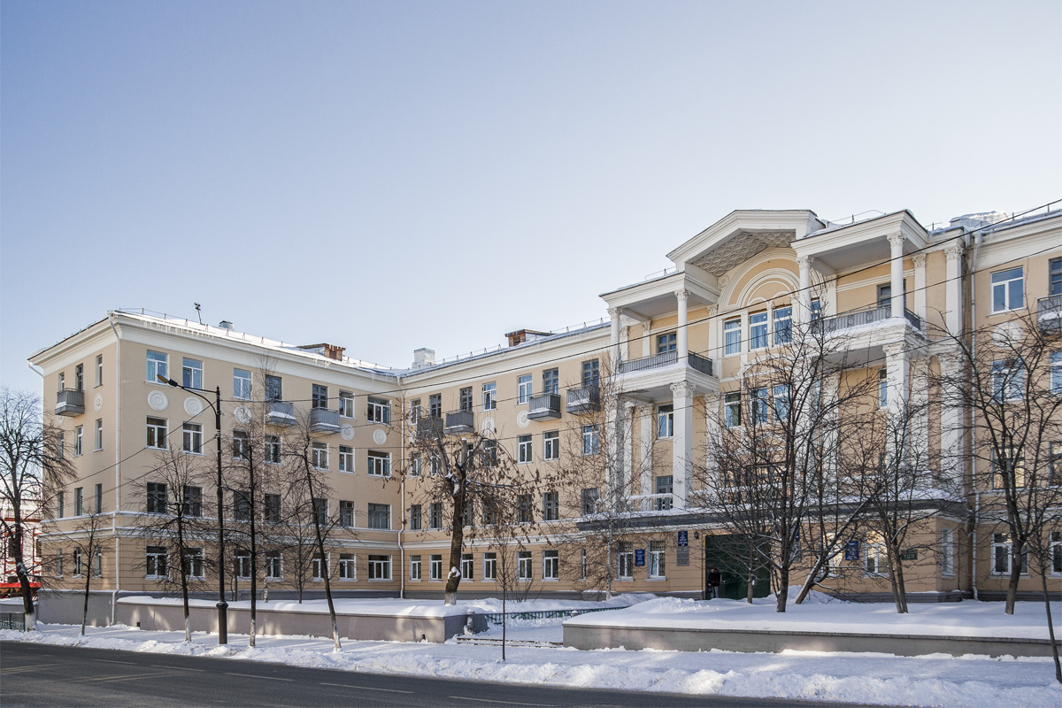 Kazań, Большая Красная улица, 18 / Улица Япеева, 7