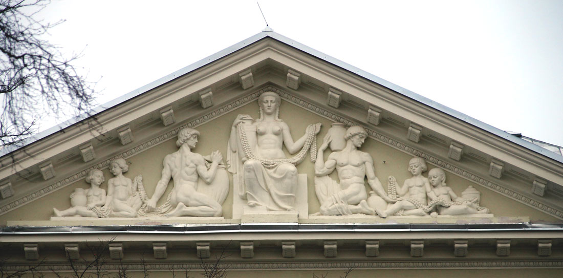Таллин, Müürivahe, 14-16 / Suur-Karja, 18 / Vabaduse väljak, 2