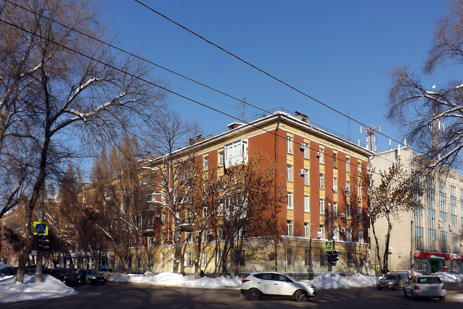 Самара, Физкультурная улица, 88 / Улица Александра Матросова, 7