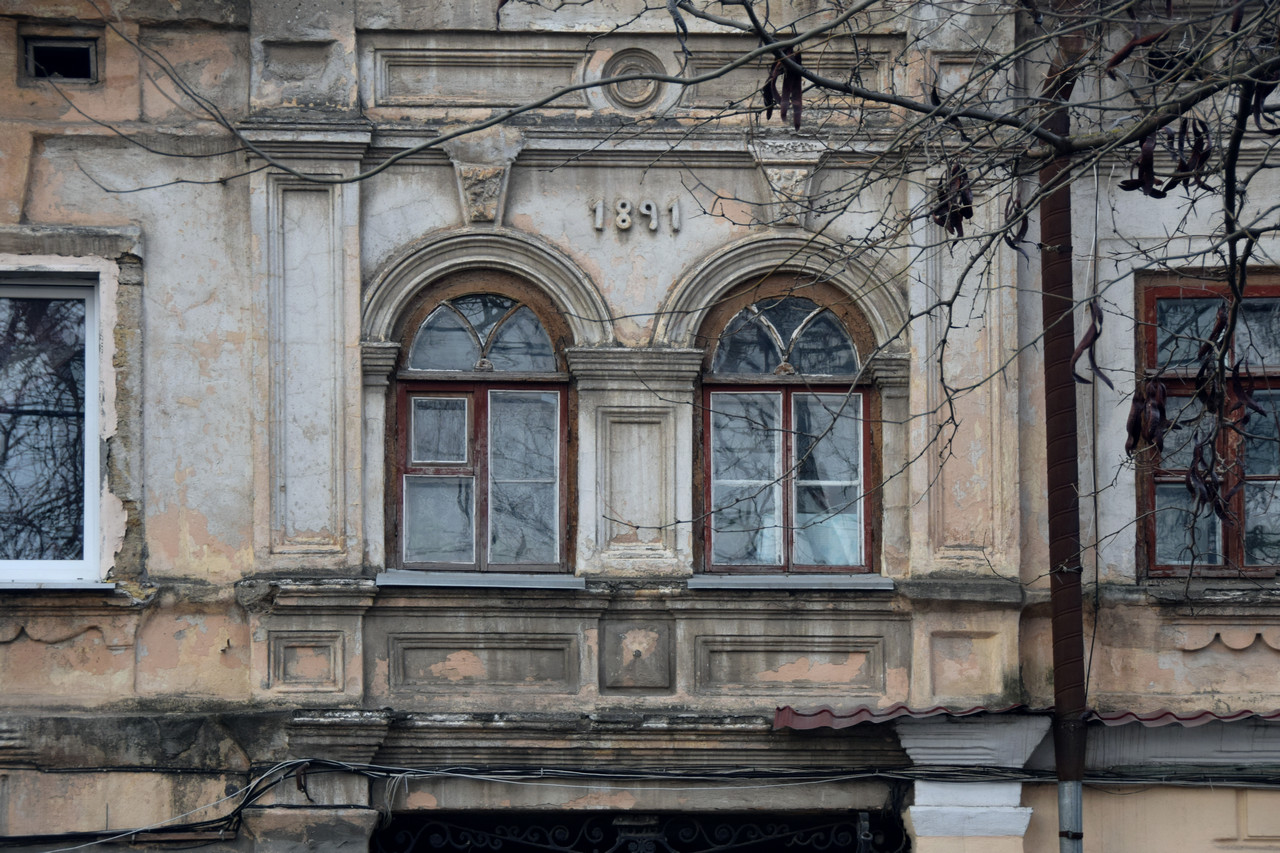 Odesa, Вулиця Адмірала Лазарева, 84. Odesa — Inscriptions on facades