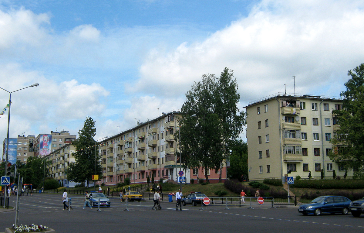 Новополоцк, Молодёжная улица, 85; Улица Калинина, 4