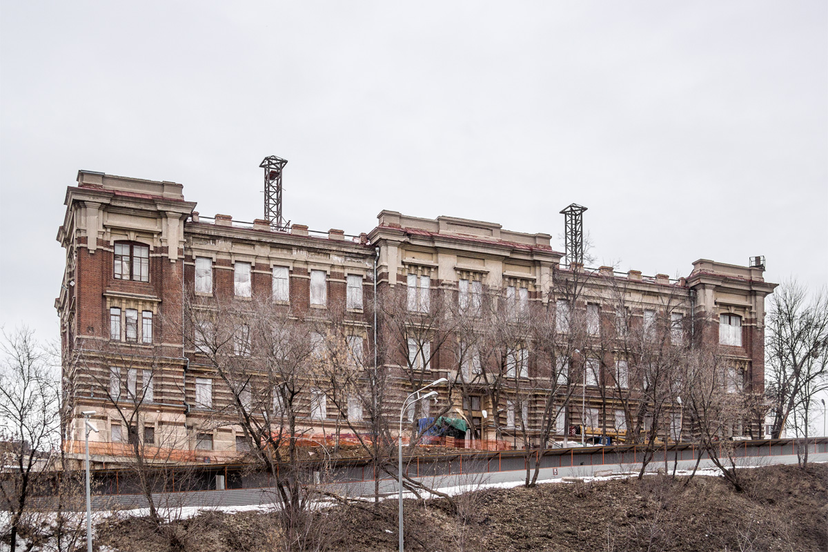 Казань, Улица Калинина, 5 / Улица Волкова, 24