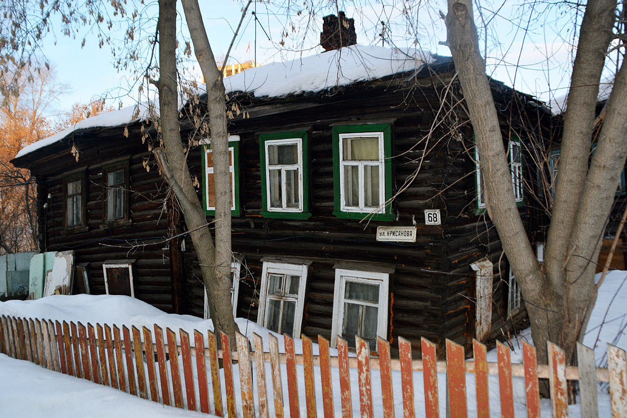 Пермь, Улица Крисанова, 68 / Улица Коммунаров, 3