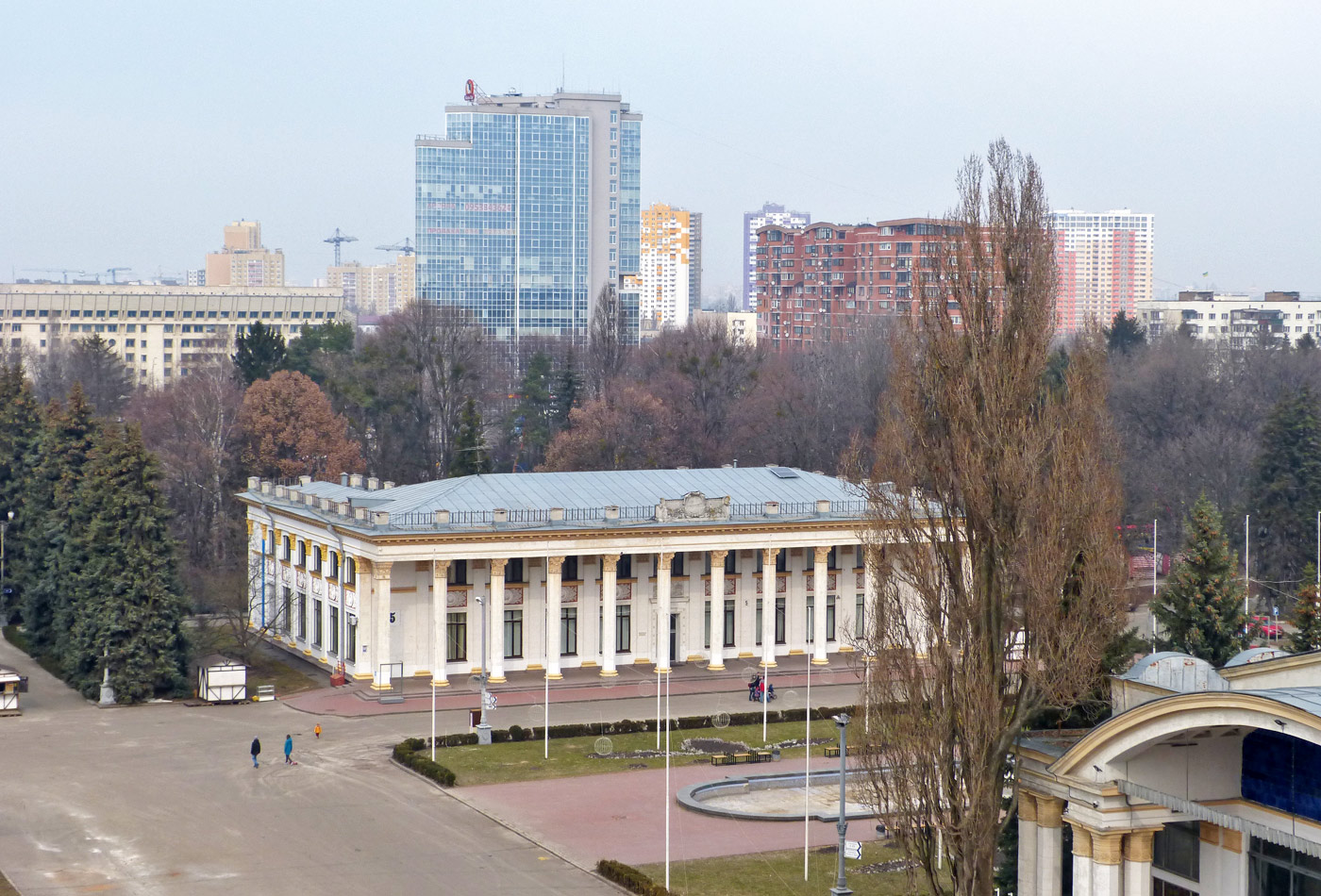 Киев, Проспект Академика Глушкова, 1 корп. 5; Голосеевский проспект, 132
