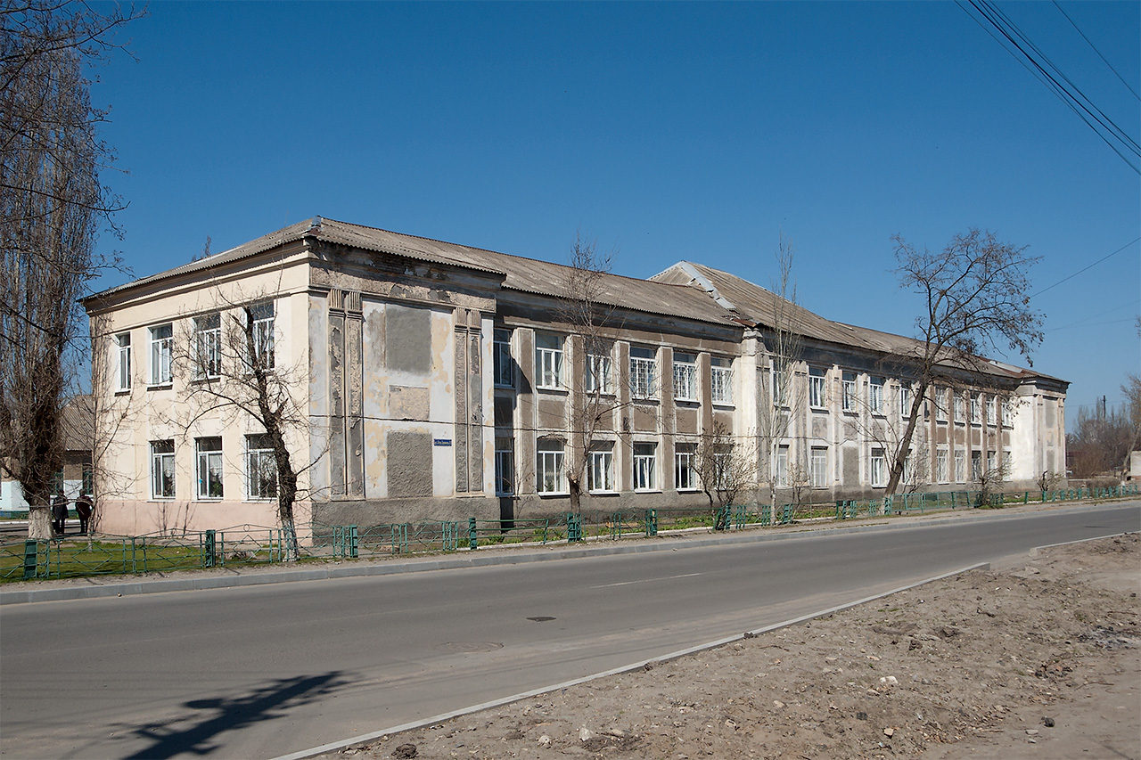 Мелитополь, Вулиця Петра Дорошенка, 38