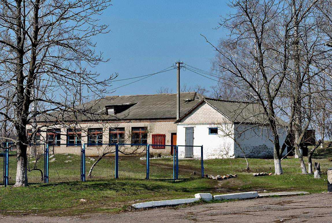 Балаклейский район, прочие н.п., с. Яковенково, улица Мира, 13