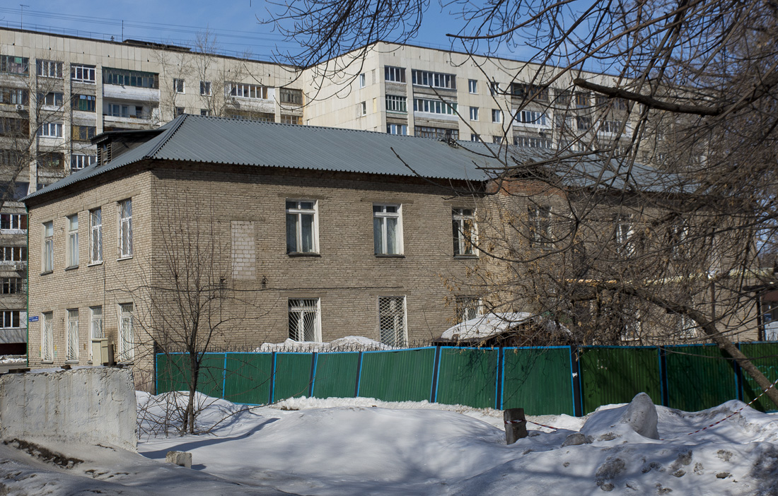 Уфа, Улица Левитана, 45 / Новороссийская улица, 12