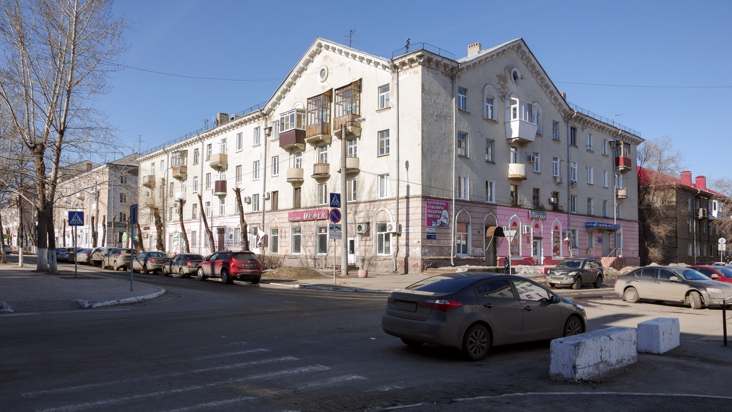 Новокуйбышевск, Советская улица, 10 / Коммунистическая улица, 32
