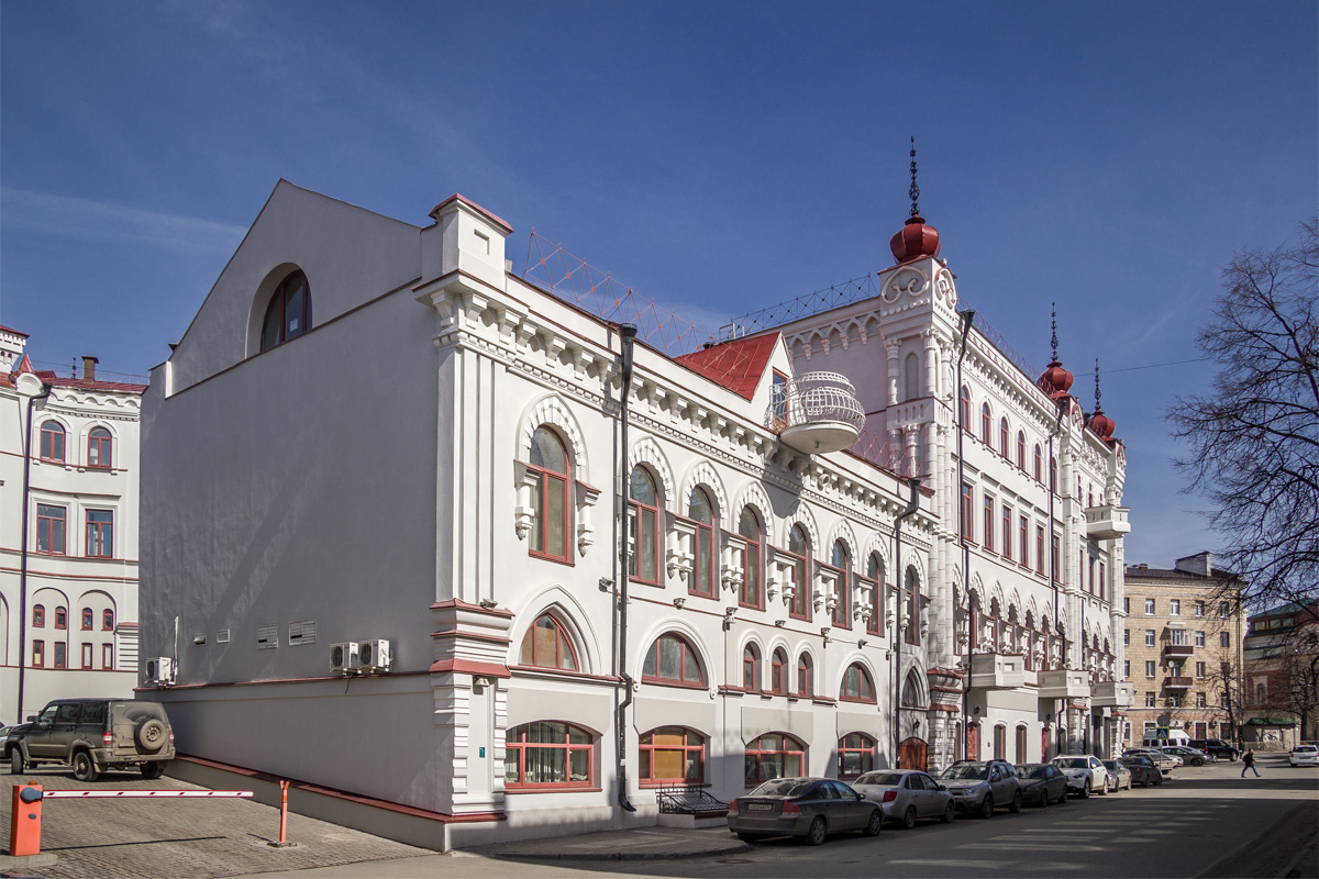 Казань, Улица Максима Горького, 8 / Улица Галактионова, 9