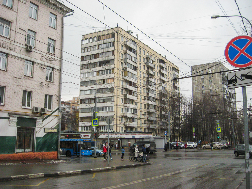 Moskau, 3-я Парковая улица, 25 / Первомайская улица, 33