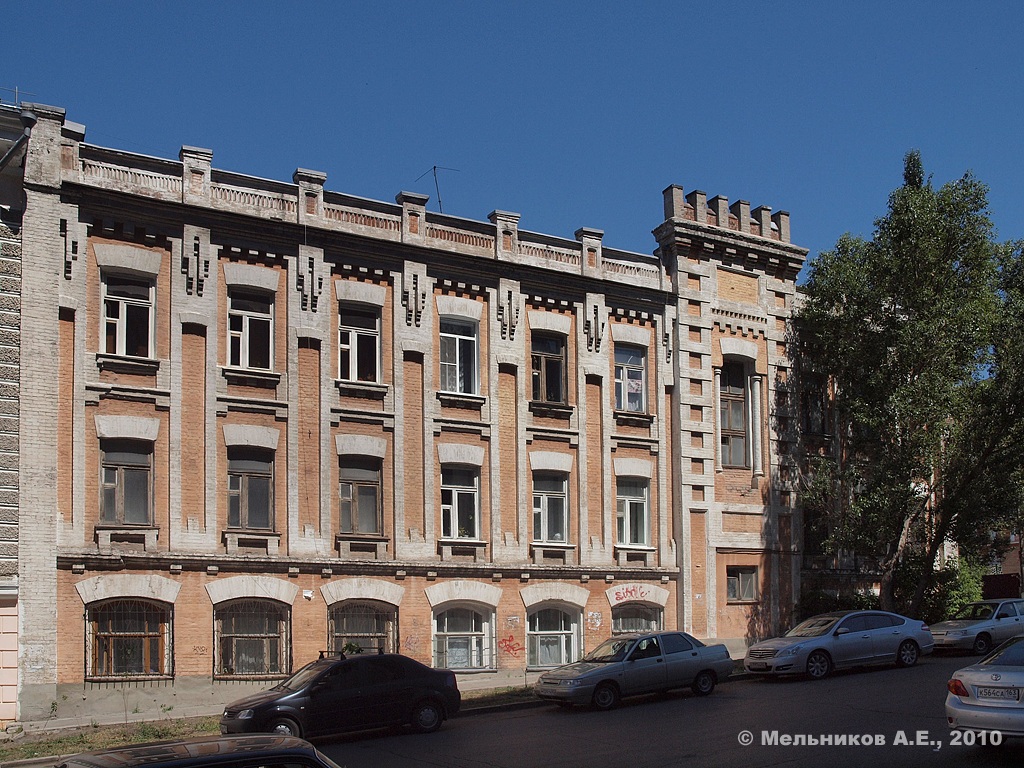 Самара, Улица Венцека, 4 / Улица Водников, 90