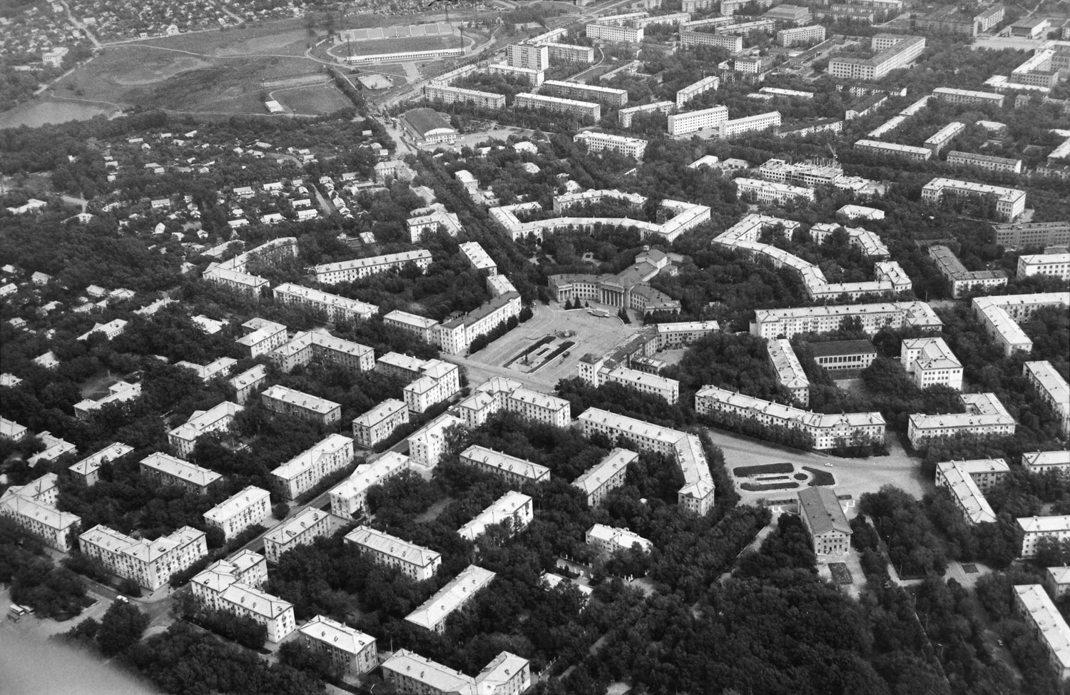 Novokuybyshevsk, Улица 50-летия НПЗ, 5; Советская улица, 10 / Коммунистическая улица, 32; Улица Белинского, 22 / Коммунистическая улица, 35; Улица Горького, 41; Улица Кутузова, 20/24; Площадь Ленина, 1; Улица Миронова, 2; Коммунистическая улица, 37; Коммунистическая улица, 38; Коммунистическая улица, 43 / Улица Фрунзе, 24. Novokuybyshevsk — Panoramas