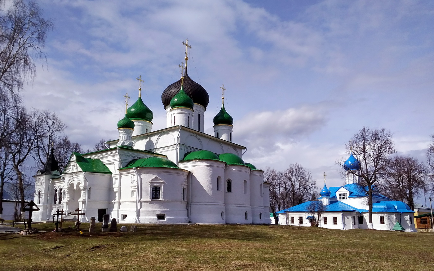 Переславль-Залесский, Московская улица, 85 Фёдоровский собор; Московская улица, 85 Введенская церковь