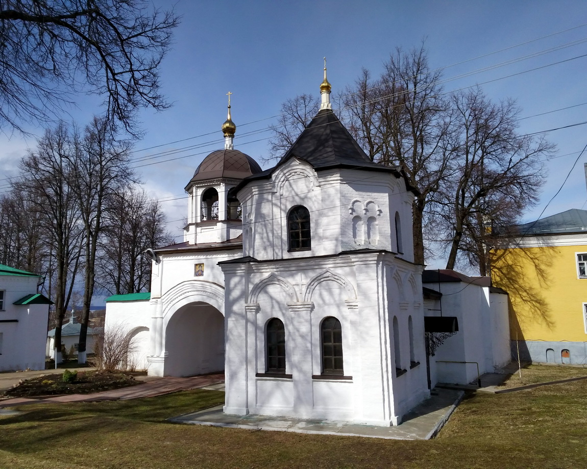 Переславль-Залесский, Московская улица, 85 Святые врата; Московская улица, 85 Часовня-колодец