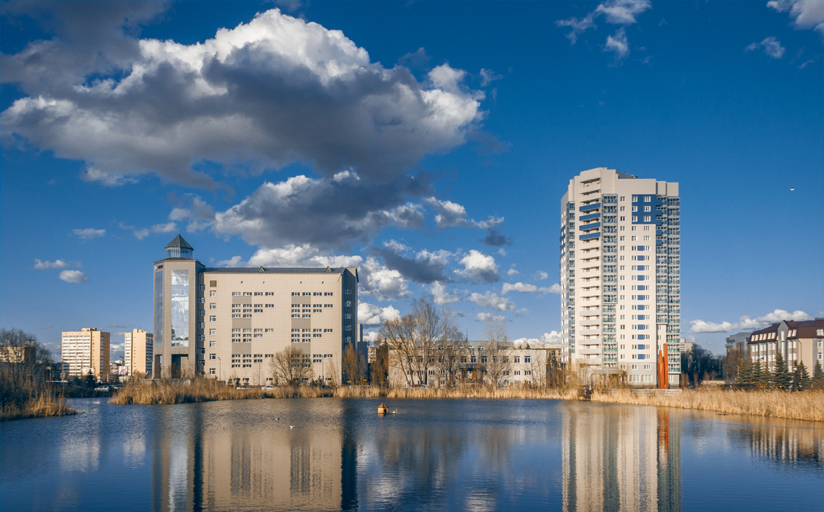 Казань, Улица Яруллина, 6; Красносельская улица, 51 корп. Д / Улица Мулланура Вахитова, 18
