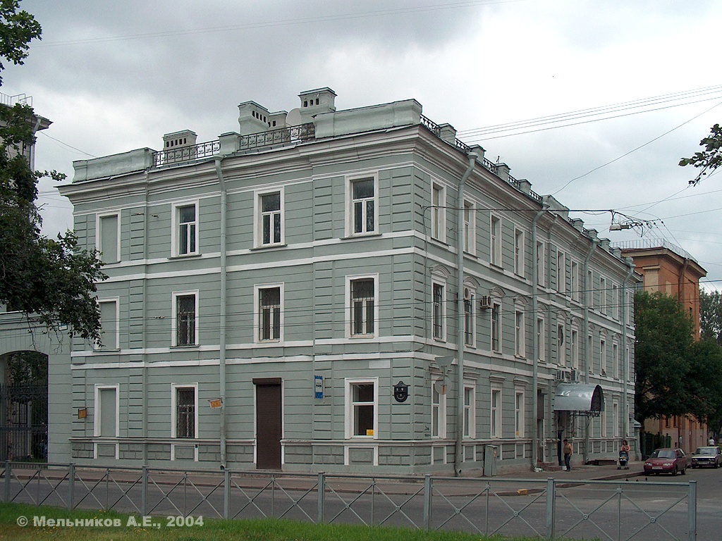 Sankt Petersburg, Наличная улица, 9 / Средний проспект В. О., 103