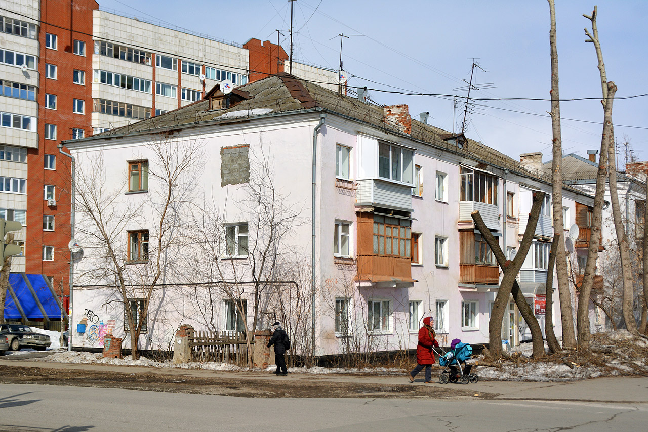 Пермь, Улица Карпинского, 90
