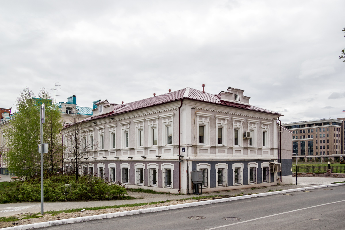 Kazań, Петербургская улица, 70 / Суконная улица, 8