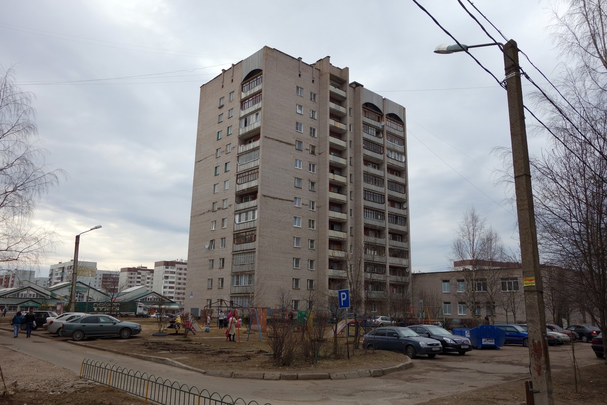 Великий Новгород, Улица Кочетова, 13 / Улица Свободы, 31