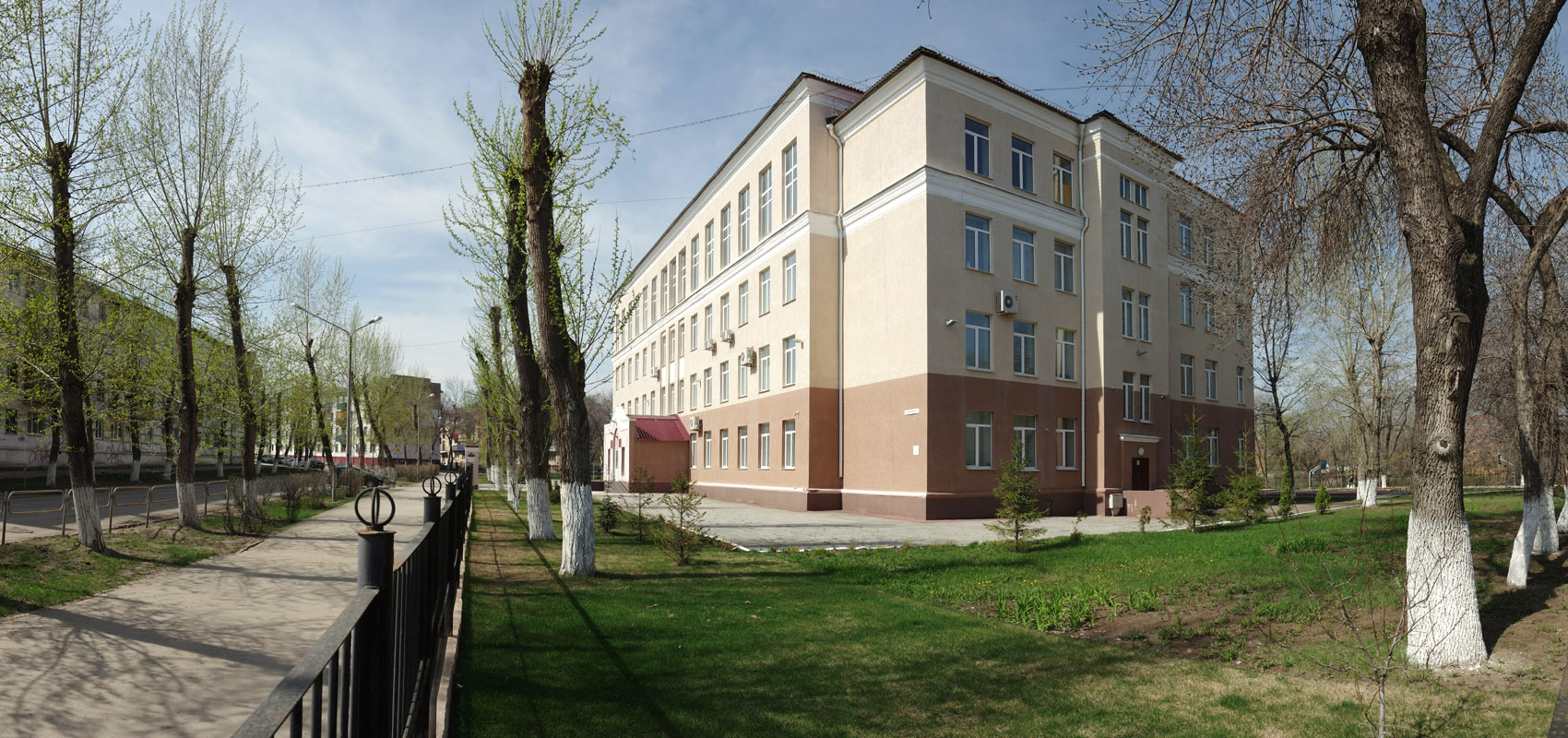 Новокуйбышевск, Ленинградская улица, 5