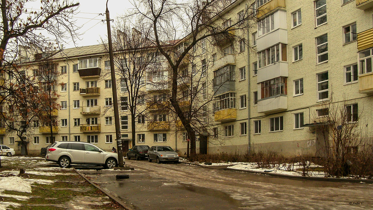 Уфа, Улица Калинина, 30 / Улица Гончарова, 23