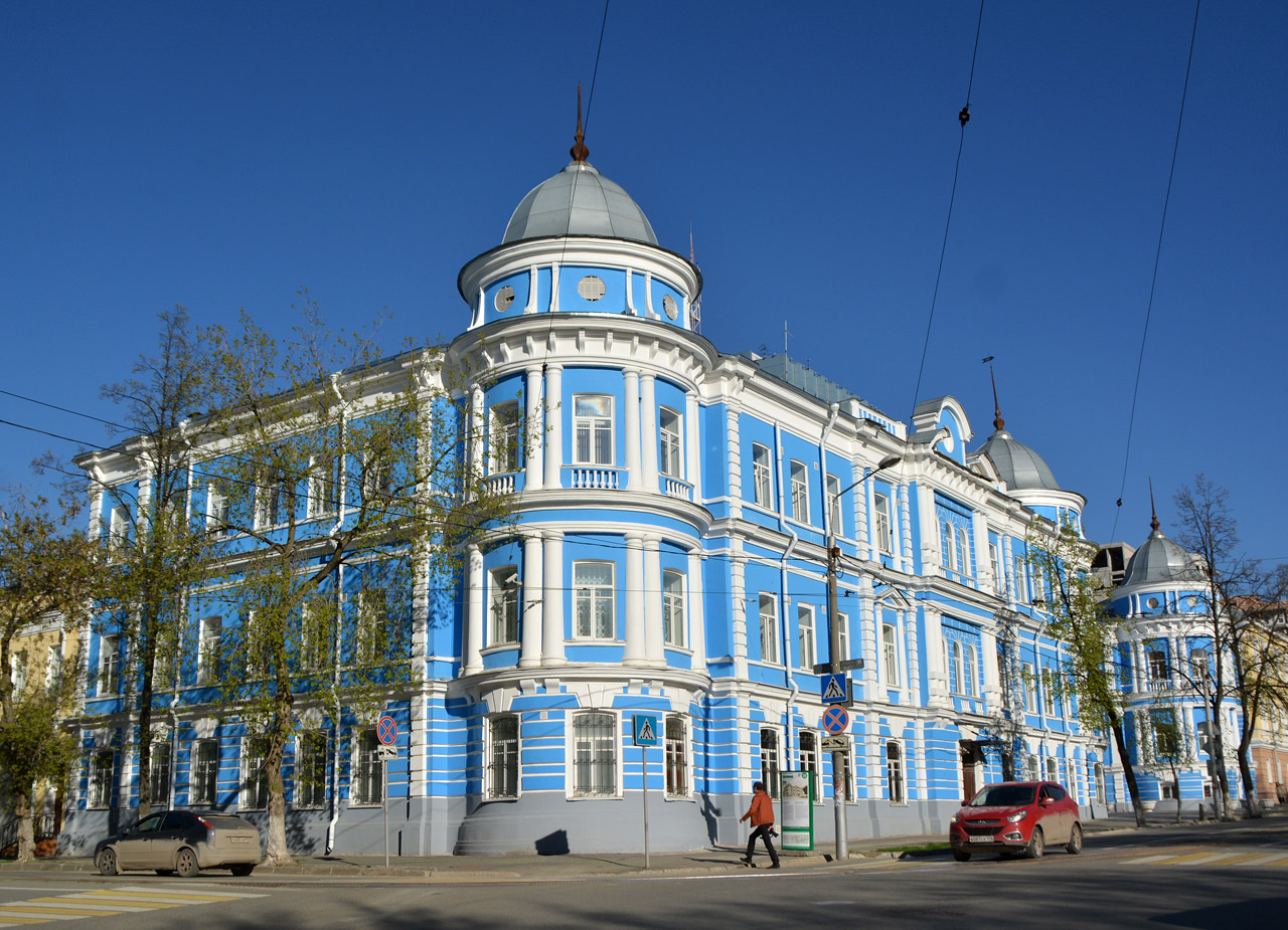 Пермь, петропавловская улица, 24 / Улица 25 Октября, 12