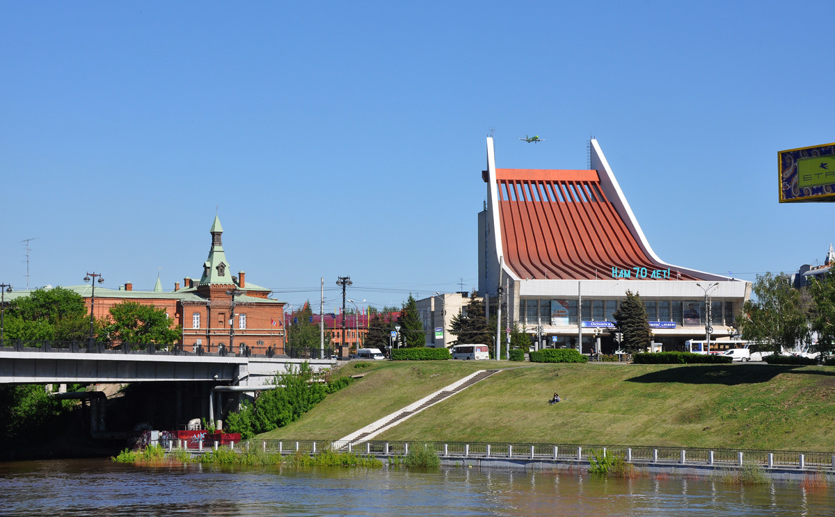 Омск, Думская улица, 1; Думская улица, 2