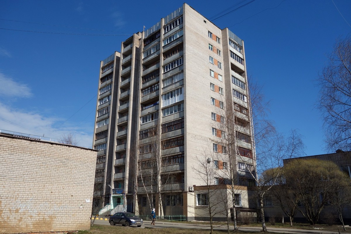 Великий Новгород, Проспект Мира, 22 / Улица Зелинского, 25